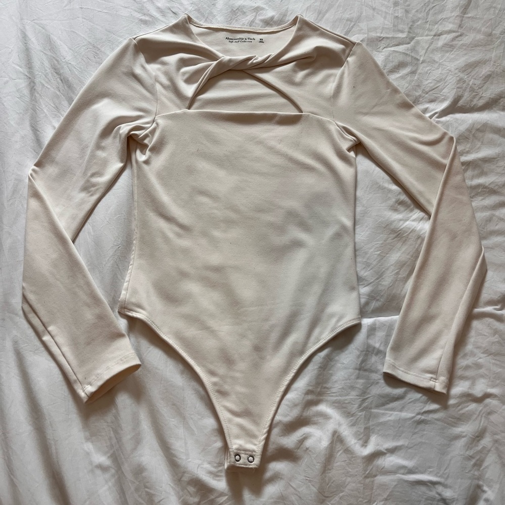 Soft A&F Collection Cutout Twist Front Bodysuit